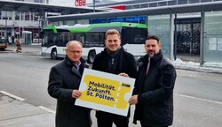 Wandl, Krumböck und Ofenauer mit dem Mobilitätsplan.  (Bild: VPNÖ)