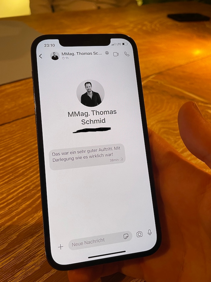 Die besagte Handy-Nachricht, in der Schmid seinem Ex-Mentor Kurz zum Auftritt in der „ZiB 2“ ...