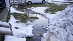 Regen und Plusgrade lassen die Schneehaufen dahinschmelzen.