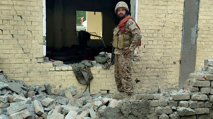 Pakistan: Selbstmordanschlag auf Militärstützpunkt