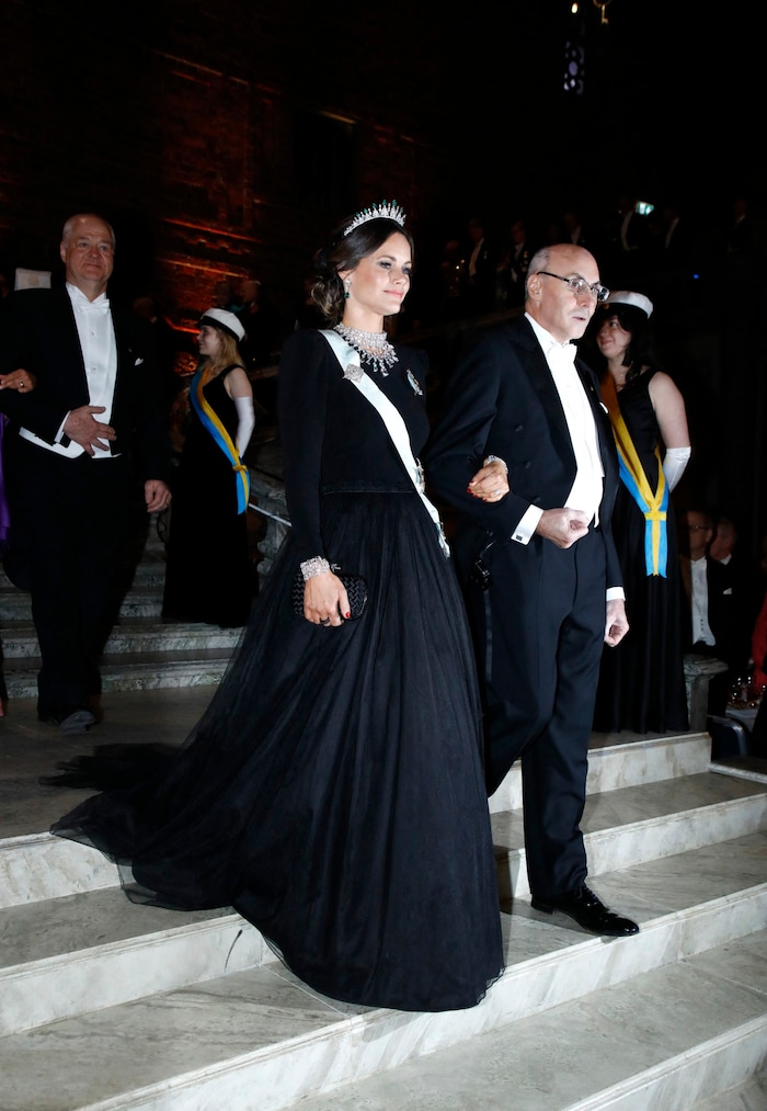 In dem klassischen schwarzen Kleid war Sofia Inbegriff von Eleganz.