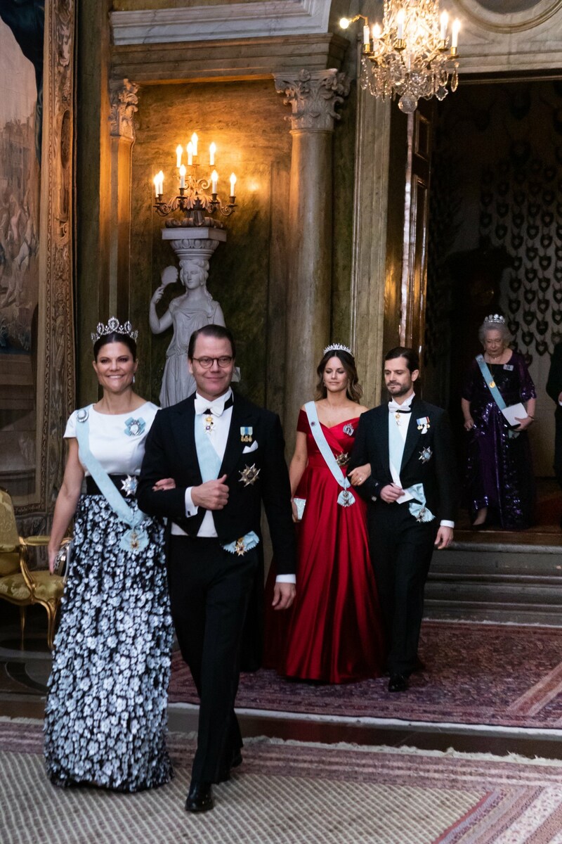 Kronprinzessin Victoria, Prinz Daniel, Prinzessin Sofia und Prinz Carl Philip auf dem Weg zum Königsdinner in Stockholm. (Bild: www.viennareport.at)