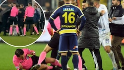 Faruk Koca attackierte den Referee. (Bild: AP, twitter.com/Aliciftbudakk)