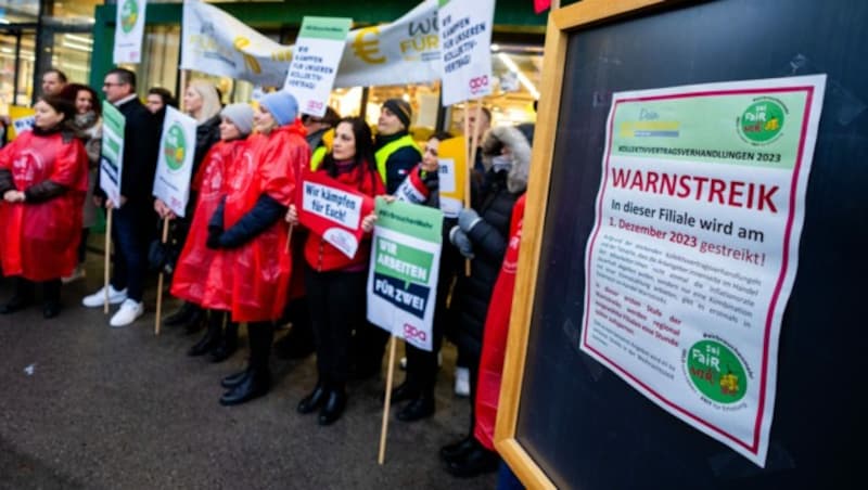 In vereinzelten Filialien wurde bereits am 1. Dezember gestreikt. (Bild: APA/GEORG HOCHMUTH)