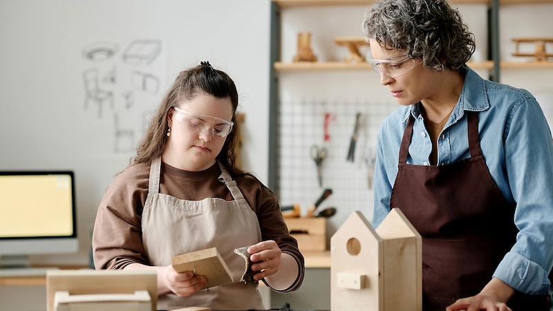 Werkstatt für Menschen mit Behinderungen (Symbolbild) (Bild: stock.adobe.com/AnnaStills)