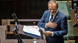 Tusk bei seiner Regierungserklärung im Parlament in Warschau (Bild: APA/AFP/Wojtek Radwanski)