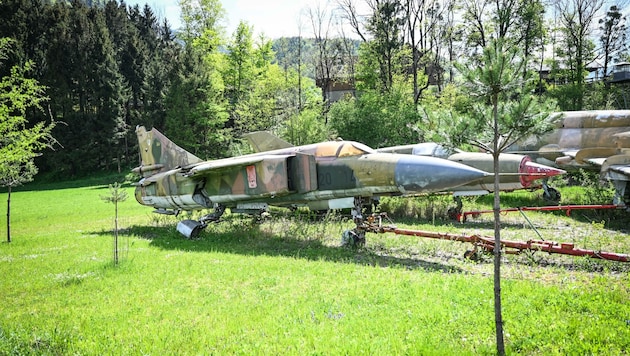 In dem privat geführten Bad Ischler Fahrzeugmuseum gibt es auch Kampfjets zu sehen. (Bild: Wenzel Markus)