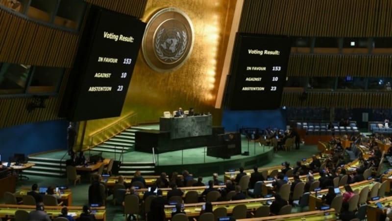 153 Länder stimmten für die Resolution, zehn dagegen, weitere 23 enthielten sich der Stimme. (Bild: AFP)