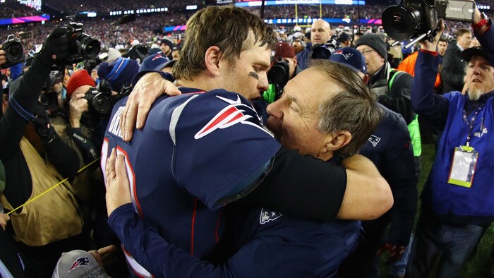 Eine Erfolgsgeschichte, die ihresgleichen sucht: Tom Brady (li.) und Bill Belichick