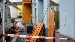 Durch Explosion wurde das Foyer der Sparkasse in Reichenthal schwer in Mitleidenschaft gezogen. (Bild: Kerschbaummayr)