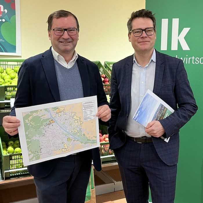 Walter und Czernohorszky präsentierten den Agrarplan demonstrativ im Bio-Hofladen der Schotten ...