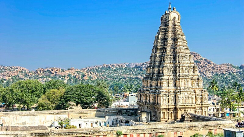 Der berühmte Virupaksha-Tempel in der Affen-Stadt Hampi. Viele Bewohner sind nach dem Affen-Gott Hanuman benannt. (Bild: sonatali)