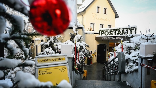 Das Sonderpostamt Christkindl ist direkt beim Christkindlwirt, hinter der Christkindlkirche zu finden (Bild: Wenzel Markus)