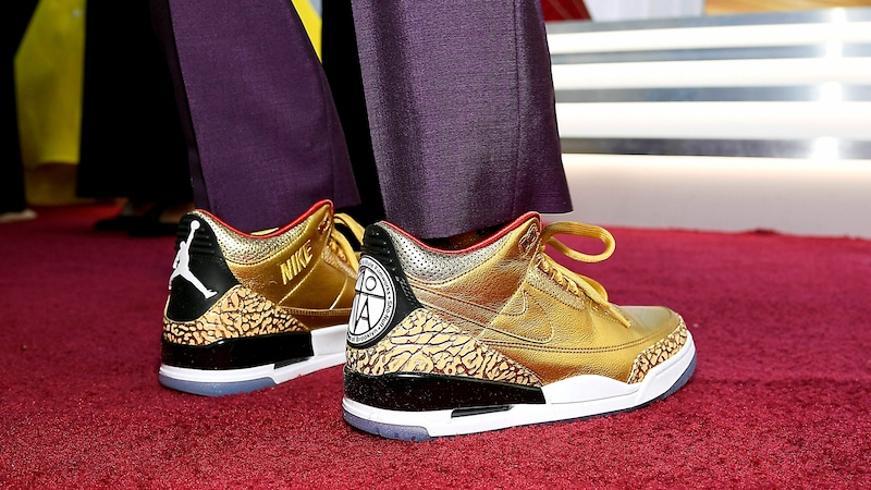 Goldene Schuhe am Red Carpet der Oscarnacht 2019 (Bild: APA/AFP/GETTY IMAGES/KEVORK DJANSEZIAN)