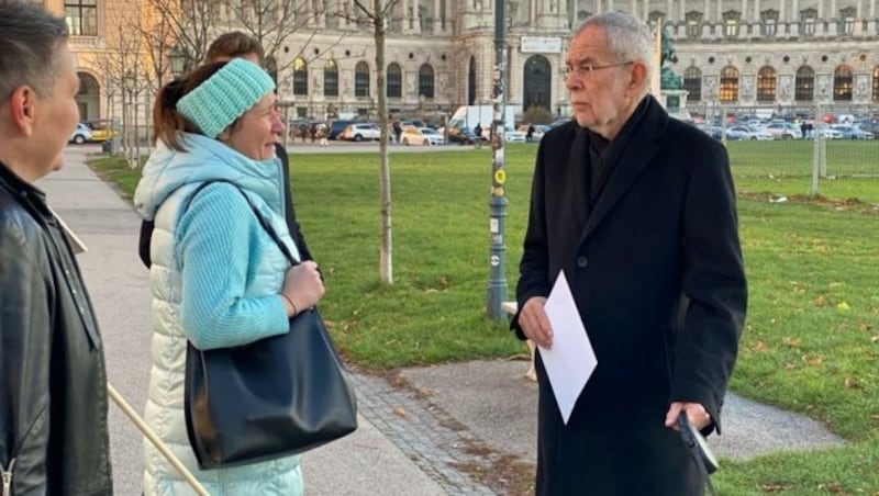 Sigrid K. verurteilt die politische Einstellung ihres Vaters und sucht beim ehemaligen „Parade-Linken“, Bundespräsident Van der Bellen, um Unterstützung an. (Bild: zVg)