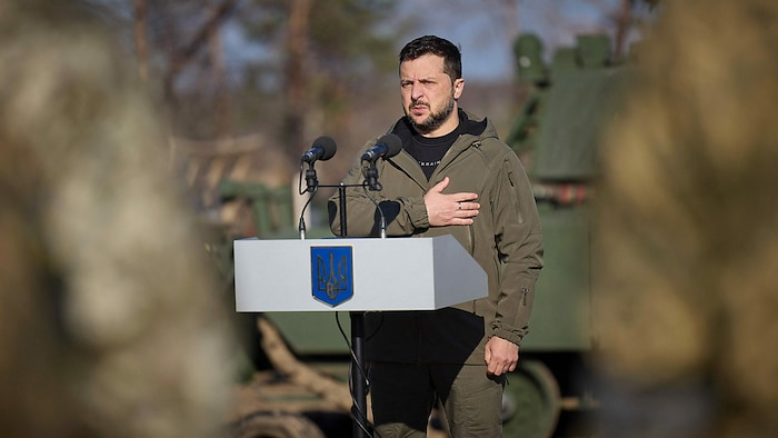 Seit 21 Monaten verteidigt Präsident Wolodymyr Selenskyj sein Land gegen die russischen ...