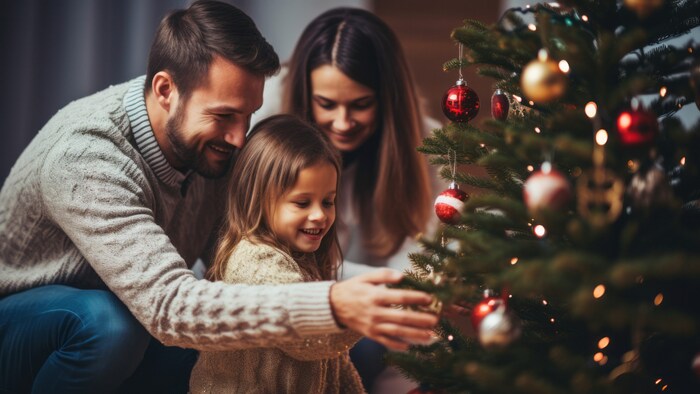 Christbaum, Kekse backen und Weihnachtsfilme gehören für die Österreicher zum Advent und ...