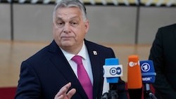 Ungarns Ministerpräsident Viktor Orban blockiert sowohl EU-Beitrittsverhandlungen mit der Ukraine als auch Hilfsgelder für das Kriegsland. (Bild: AP)
