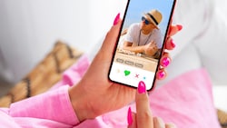 Wer sich online kennen und lieben lernt, ist tendenziell unglücklicher in der Beziehung.