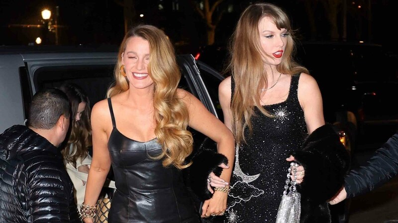 Taylor Swift kommt Arm in Arm mit Freundin Blake Lively zu ihrer Geburtstagsparty in New York. (Bild: www.PPS.at)