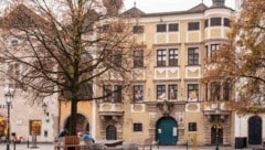 Bis Anfang Jänner kocht Armin Gupf (o. r.) im über 500 Jahre altehrwürdigen Kremsmünsterer Stiftshaus in der Altstadt auf. (Bild: Horst Einöder/Flashpictures)