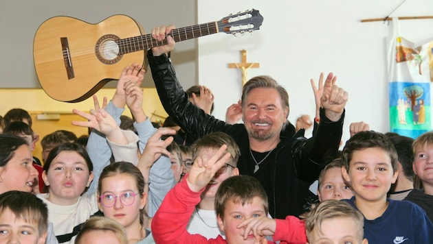 Große Freude: Nik P. besuchte die Mittelschule Friesach. (Bild: Peter Pugganig)