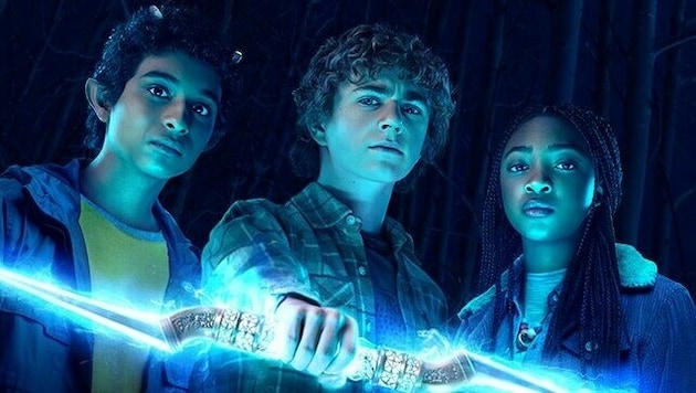 Percy Jackson (Mitte) hat mit seinen Freunden Grover und Annabeth viele Aufgaben zu erledigen. (Bild: Disney+)