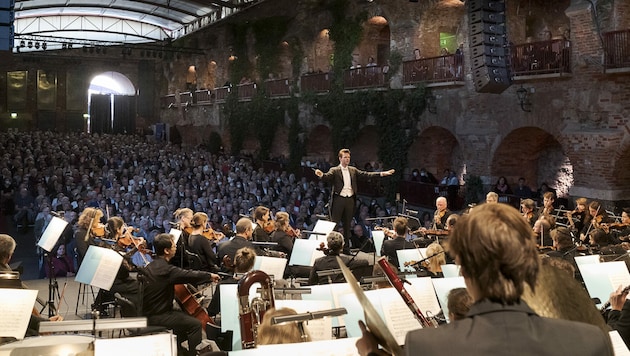 Marcus Merkel dirigiert auch 2024 die Grazer Philharmoniker (Bild: Werner Kmetitsch)