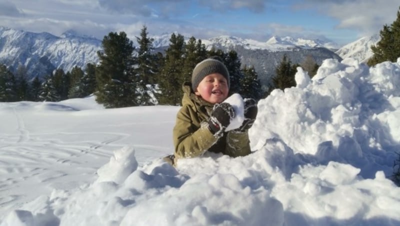 Auch Samuel aus Roppen genoss neulich den Spaß im Schnee vor der Feldringalm. (Bild: Peter Freiberger)