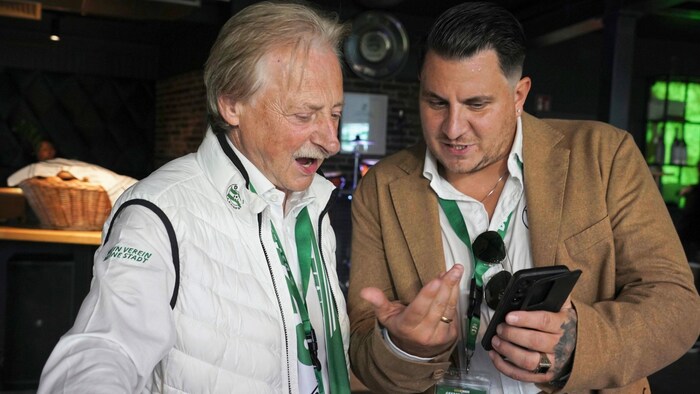 Schriftführer Brandl und Obmann Bichler.