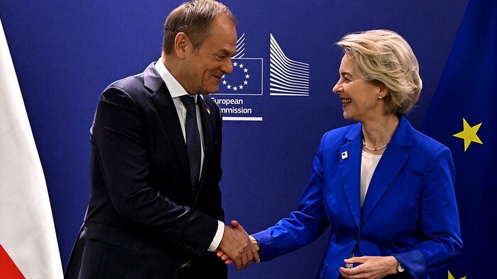Donald Tusk ist wieder zurück auf der EU-Bühne. Kommissionspräsidentin Ursula von der Leyen ...
