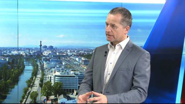 Gerald Tatzgern im krone.tv-Interview (Bild: krone.tv)