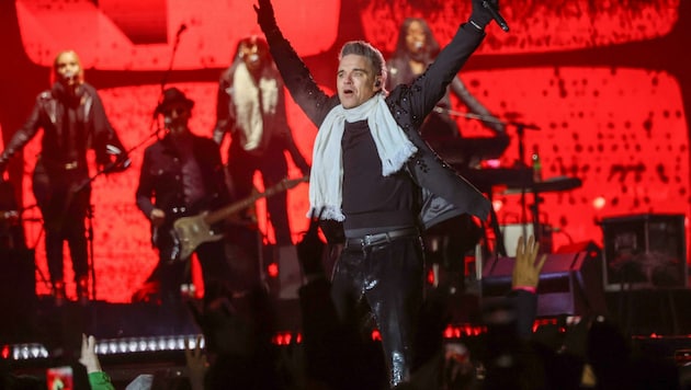 Robbie Williams heizte seinen Fans in Schladming trotz eisiger Kälte kräftig ein. (Bild: Daniel Scharinger)