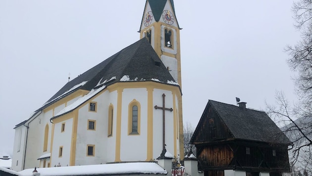 In der Pfarrkirche Kirchberg wurde das Duo auf frischer Tat ertappt. (Bild: ZOOM.TIROL)
