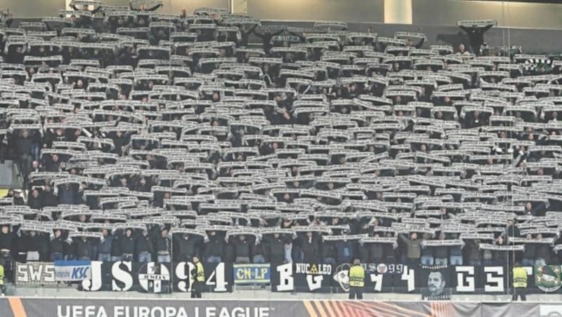 2000 Sturm-Fans feierten trotz Niederlage. (Bild: Sepp Pail)