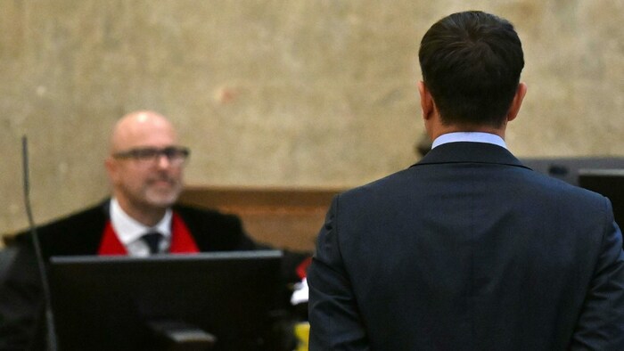 Schmid vor Oberstaatsanwalt Adamovic