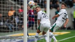 ÖFB-Legionär Max Wöber (rechts) verpasste mit Borussia Mönchengladbach den Heimsieg. (Bild: APA/dpa/Marius Becker)