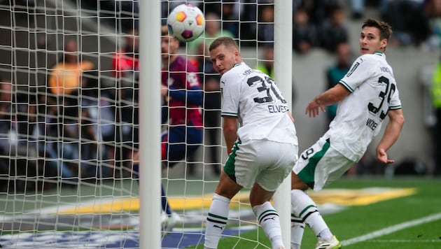 ÖFB-Legionär Max Wöber (rechts) verpasste mit Borussia Mönchengladbach den Heimsieg. (Bild: APA/dpa/Marius Becker)