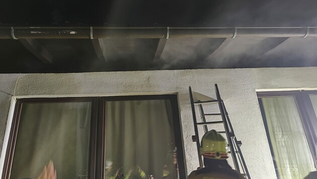 Im Bereich des Dachstuhles war Feuer ausgebrochen. (Bild: zoom.tirol)