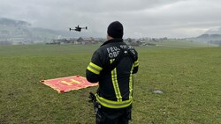 Feuerwehrleute suchten mit Hilfe von Drohnen die Gegend nach der Vermissten ab. (Bild: C. Stoxreiter, AFKDO Mondsee)