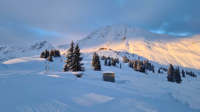 Nicht nur die Bahnen, auch die Pisten sind bereit für die Skifahrer.