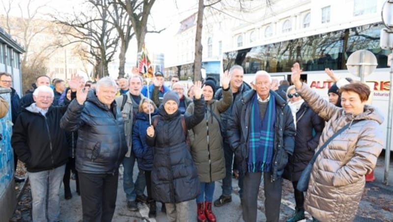 Eine Touristengruppe aus Slowenien verbringt den dritten Adventsamstag in Graz. (Bild: Christian Jauschowetz)