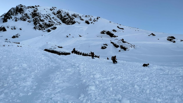 Die Lawine war im Bereich des Kleinen Schmiedingers (2500m) abgegangen. (Bild: BergrettungshundeStaffel Salzburg)