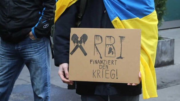 Die Ukraine setzte die RBI zuletzt auf die Rote Liste der Kriegsunterstützer – erst nach Interventionen aus Österreich wurde sie wieder gestrichen. (Bild: APA/HERWIG G. HOELLER)
