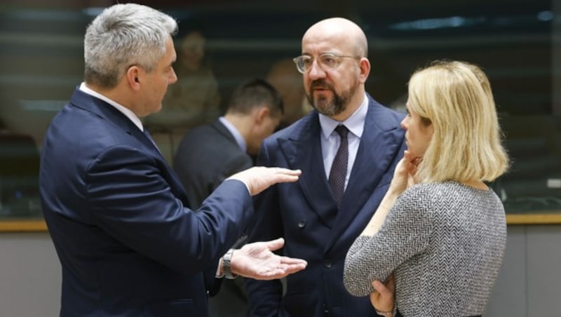 Bundeskanzler Karl Nehammer (ÖVP), EU-Ratspräsident Charles Michel und die estnische Regierungschefin Kaja Kallas beim jüngsten EU-Gipfel. (Bild: APA/BKA/DRAGAN TATIC)