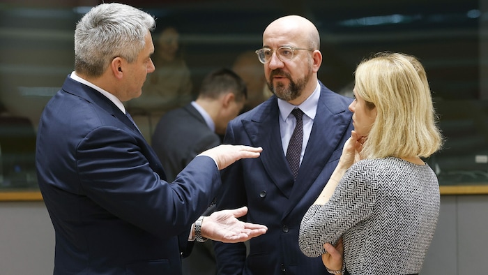 Bundeskanzler Karl Nehammer (ÖVP), EU-Ratspräsident Charles Michel und die estnische ...
