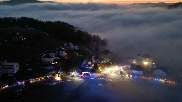 Die Hansbergstraße war im Bereich des Einsatzortes für die Dauer des Einsatzes nur erschwert passierbar. (Bild: Matthias Lauber/laumat.at)