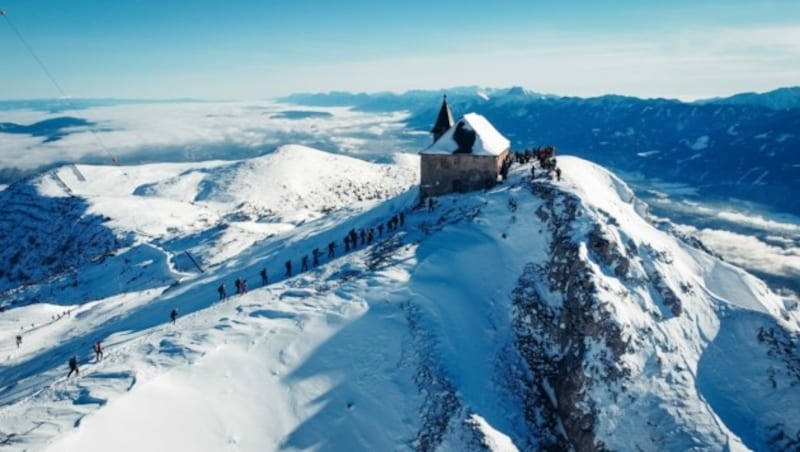 Die Deutsche Kirche auf dem Dobratsch - direkt daneben findet seit 17 Jahren am 3. Advent eine Andacht statt. (Bild: Wallner Hannes)