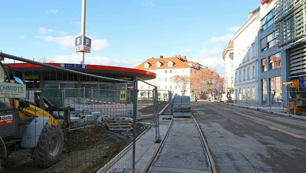 Der Fußgängertunnel am Andreas-Hofer-Platz ist Geschichte – und das könnte jetzt ein Nachspiel haben. (Bild: Christian Jauschowetz)