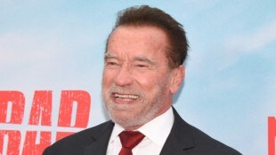 Arnold Schwarzenegger ist als Weihnachtsmann unterwegs. (Bild: Billy Bennight / Action Press / picturedesk.com)